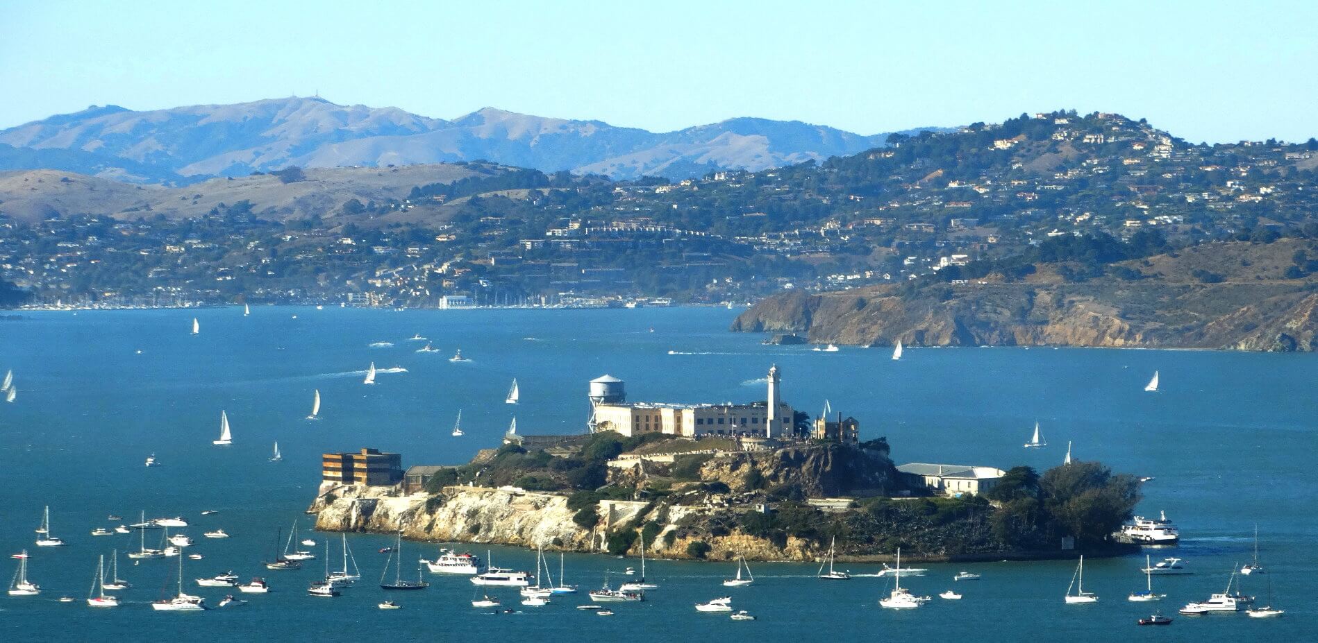 guided-tour-of-SanFrancisco-Bay-and-Alcatraz -island-prison-tour-with-tickets-incuded.JPG